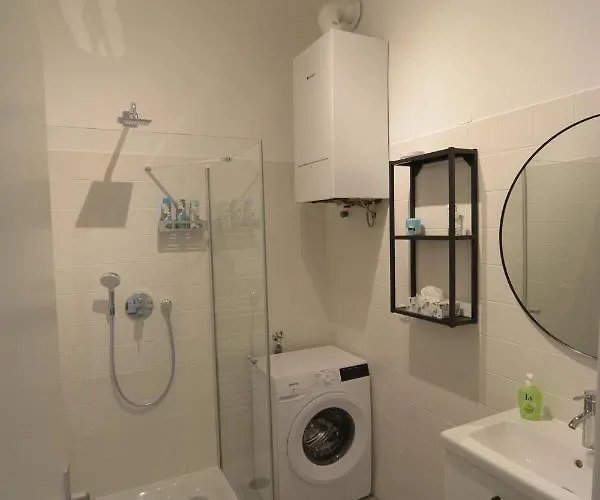 2-rooms; And Relax! Near Main Station Apartment