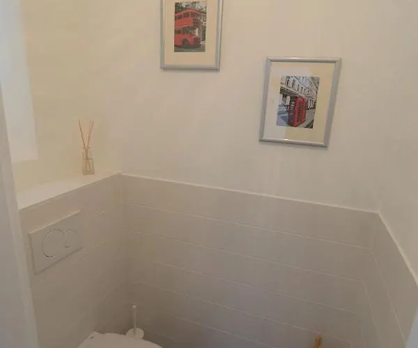 2-rooms; And Relax! Near Main Station Apartment